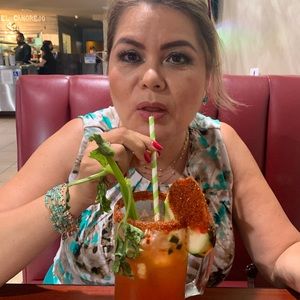 Meet your Posher, Yolanda